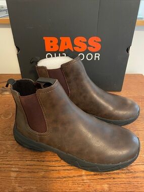 Bass Outdoor Men’s Field Chelsea Boots. Size 10.5